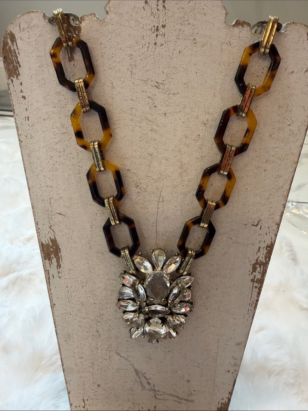 Tortoiseshell Link Necklace with Crystal Pendant - Women Jewelry